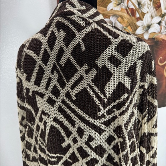 Maggie Barnes Chic Black and White Geometric Cardigan - Picture 5 of 8